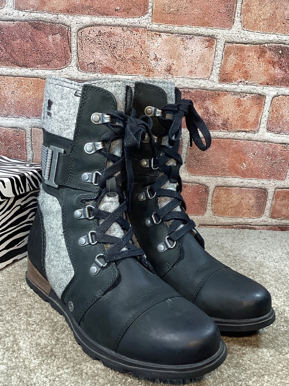 Sorel Major Carly Womens mid calf boots size 9